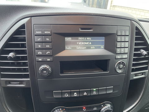 Mercedes-Benz Vito 116 CDI automaat rolstoelbus / speciaal gebouwd voor rolstoel bestuurder / € 27.950 marge / zwart metallic / lift / hand gas en rem / airco / cruise control / euro 6 diesel