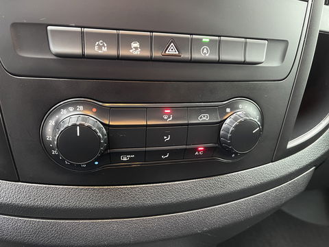 Mercedes-Benz Vito 116 CDI automaat rolstoelbus / speciaal gebouwd voor rolstoel bestuurder / € 27.950 marge / zwart metallic / lift / hand gas en rem / airco / cruise control / euro 6 diesel