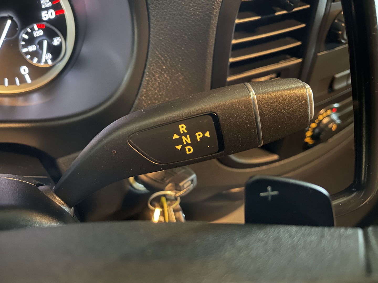 Mercedes-Benz Vito 116 CDI automaat rolstoelbus / speciaal gebouwd voor rolstoel bestuurder / € 27.950 marge / zwart metallic / lift / hand gas en rem / airco / cruise control / euro 6 diesel