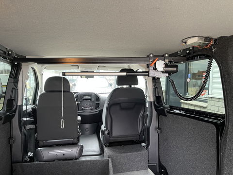 Mercedes-Benz Vito 116 CDI automaat rolstoelbus / speciaal gebouwd voor rolstoel bestuurder / € 27.950 marge / zwart metallic / lift / hand gas en rem / airco / cruise control / euro 6 diesel