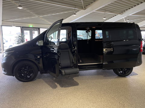Mercedes-Benz Vito 116 CDI automaat rolstoelbus / speciaal gebouwd voor rolstoel bestuurder / € 27.950 marge / zwart metallic / lift / hand gas en rem / airco / cruise control / euro 6 diesel