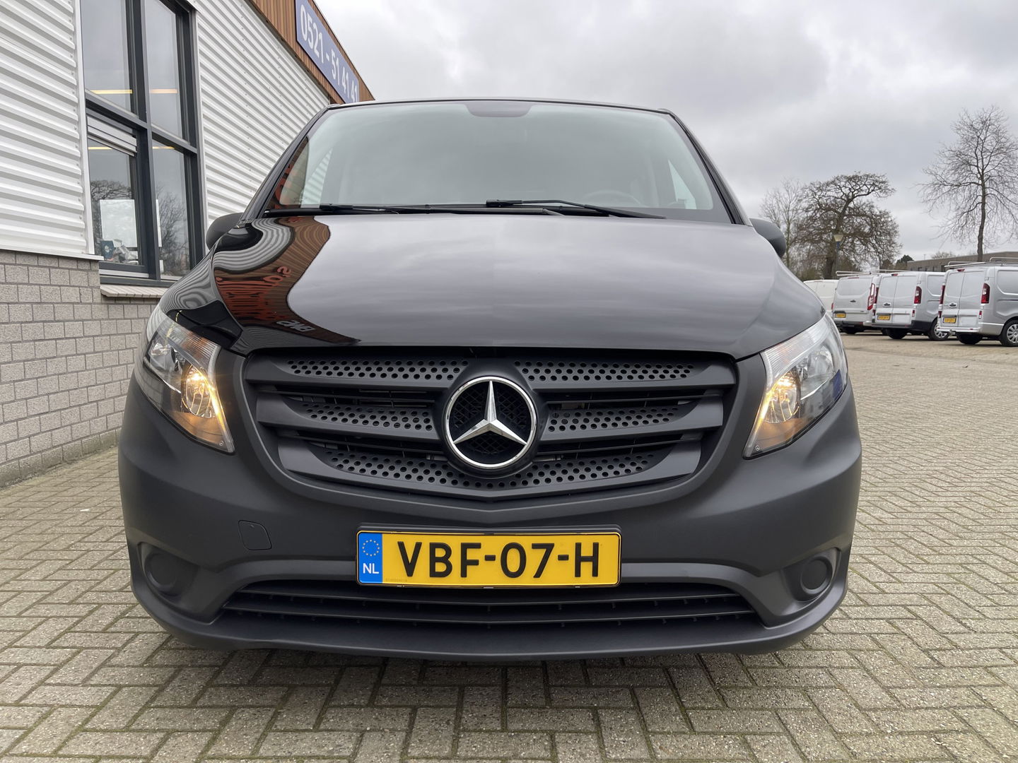 Mercedes-Benz Vito 116 CDI automaat rolstoelbus / speciaal gebouwd voor rolstoel bestuurder / € 27.950 marge / zwart metallic / lift / hand gas en rem / airco / cruise control / euro 6 diesel