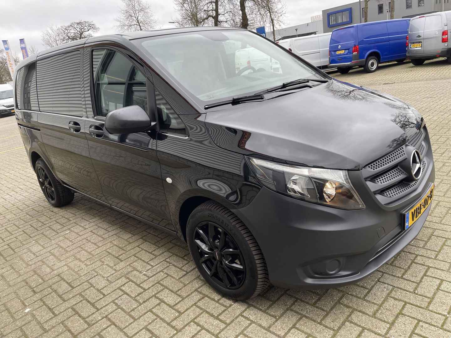 Mercedes-Benz Vito 116 CDI automaat rolstoelbus / speciaal gebouwd voor rolstoel bestuurder / € 27.950 marge / zwart metallic / lift / hand gas en rem / airco / cruise control / euro 6 diesel