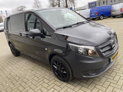 Mercedes-Benz Vito 116 CDI automaat rolstoelbus / speciaal gebouwd voor rolstoel bestuurder / € 27.950 marge / zwart metallic / lift / hand gas en rem / airco / cruise control / euro 6 diesel