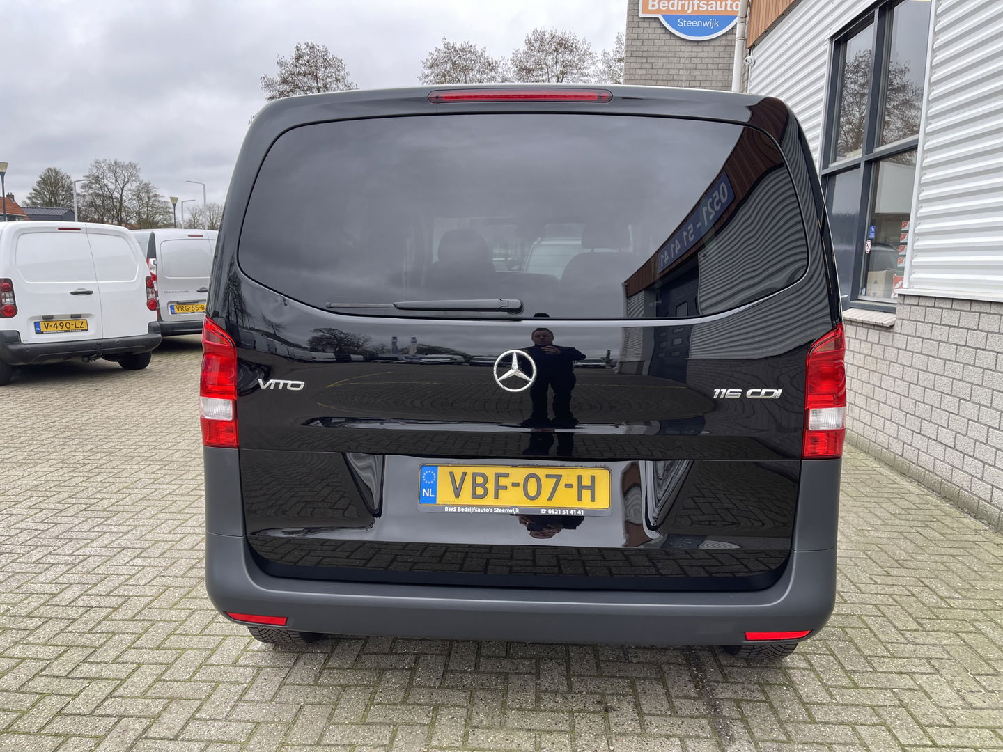 Mercedes-Benz Vito 116 CDI automaat rolstoelbus / speciaal gebouwd voor rolstoel bestuurder / € 27.950 marge / zwart metallic / lift / hand gas en rem / airco / cruise control / euro 6 diesel
