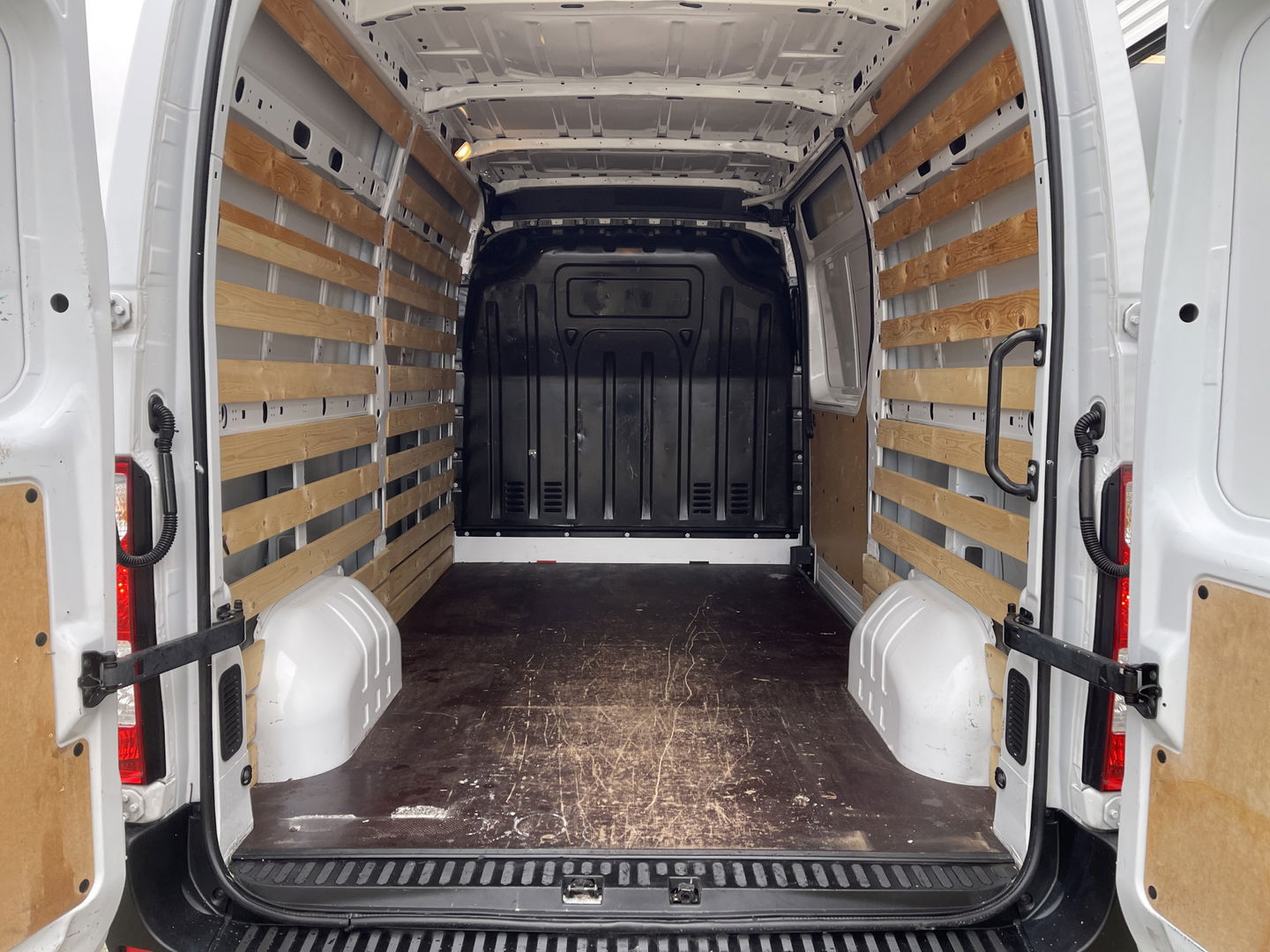 Opel Movano 2.3 Turbo 136pk L2H2 / vaste prijs rijklaar € 14.950 ex btw / euro 6 / bpm vrij / trekhaak 2500 kg / pdc achter / airco / cruise control / bijrijdersbank