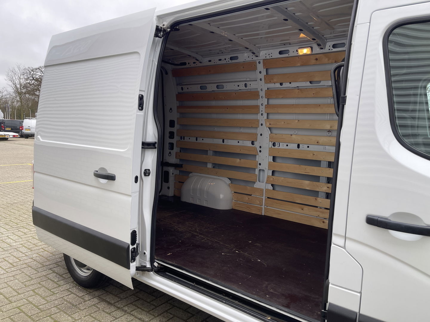 Opel Movano 2.3 Turbo 136pk L2H2 / vaste prijs rijklaar € 14.950 ex btw / euro 6 / bpm vrij / trekhaak 2500 kg / pdc achter / airco / cruise control / bijrijdersbank