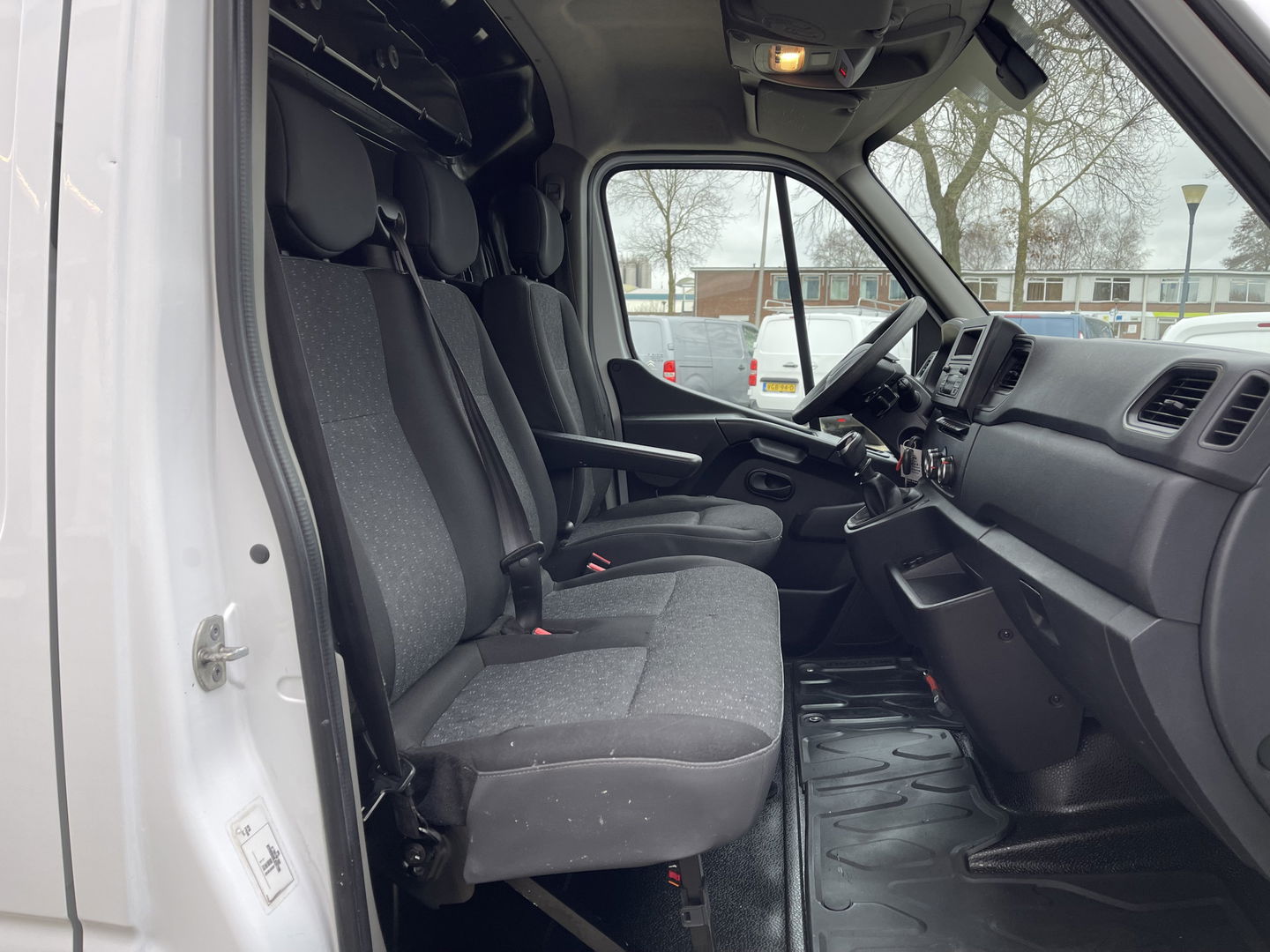 Opel Movano 2.3 Turbo 136pk L2H2 / vaste prijs rijklaar € 14.950 ex btw / euro 6 / bpm vrij / trekhaak 2500 kg / pdc achter / airco / cruise control / bijrijdersbank