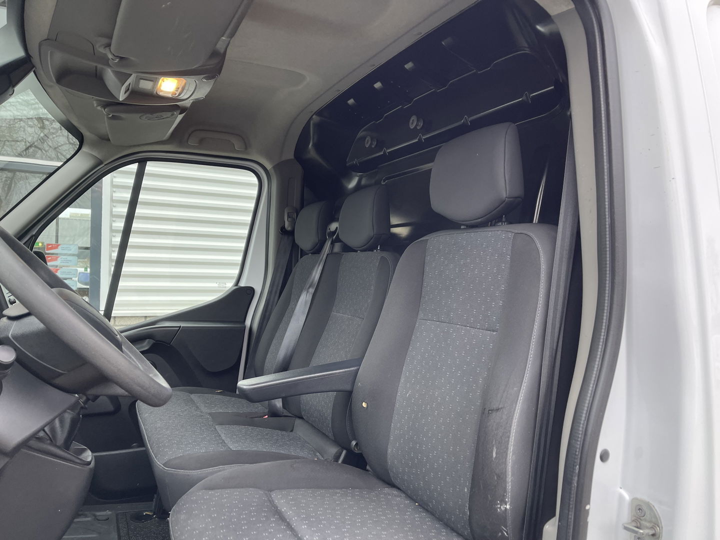 Opel Movano 2.3 Turbo 136pk L2H2 / vaste prijs rijklaar € 14.950 ex btw / euro 6 / bpm vrij / trekhaak 2500 kg / pdc achter / airco / cruise control / bijrijdersbank