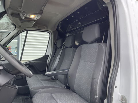 Opel Movano 2.3 Turbo 136pk L2H2 / vaste prijs rijklaar € 14.950 ex btw / euro 6 / bpm vrij / trekhaak 2500 kg / pdc achter / airco / cruise control / bijrijdersbank