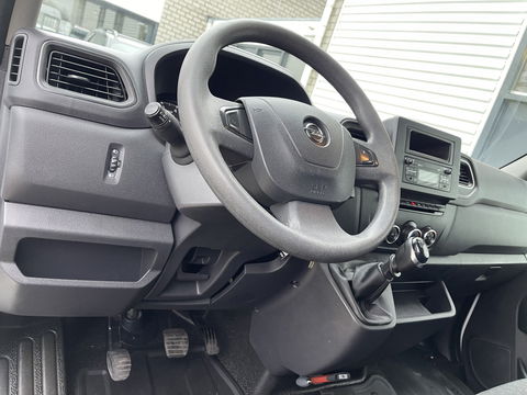 Opel Movano 2.3 Turbo 136pk L2H2 / vaste prijs rijklaar € 14.950 ex btw / euro 6 / bpm vrij / trekhaak 2500 kg / pdc achter / airco / cruise control / bijrijdersbank