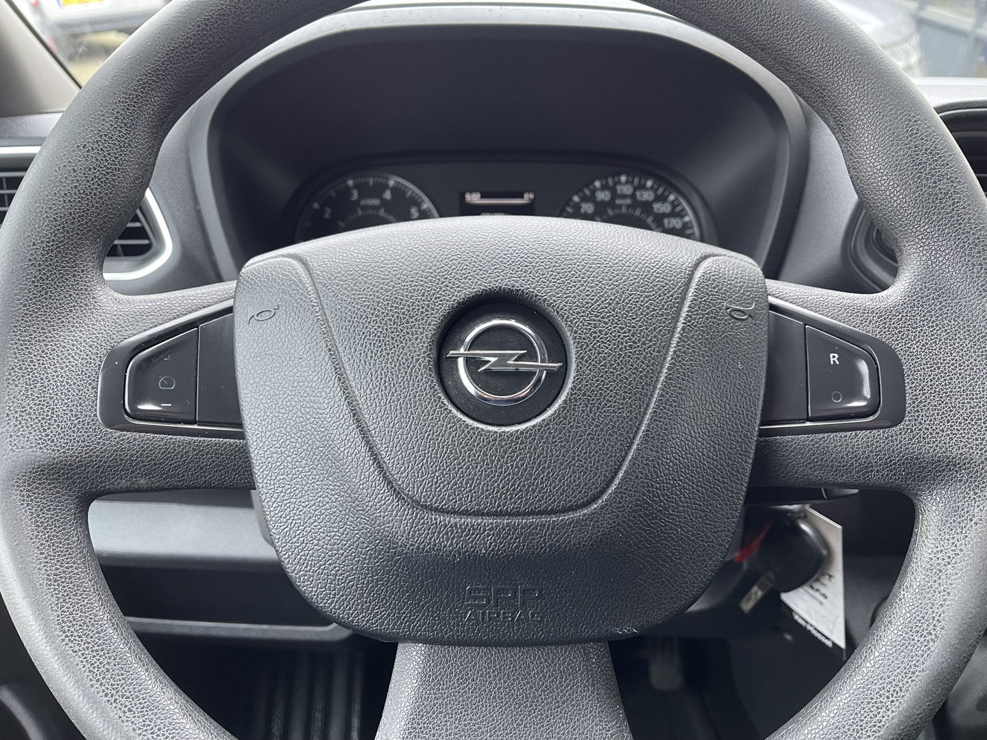 Opel Movano 2.3 Turbo 136pk L2H2 / vaste prijs rijklaar € 14.950 ex btw / euro 6 / bpm vrij / trekhaak 2500 kg / pdc achter / airco / cruise control / bijrijdersbank