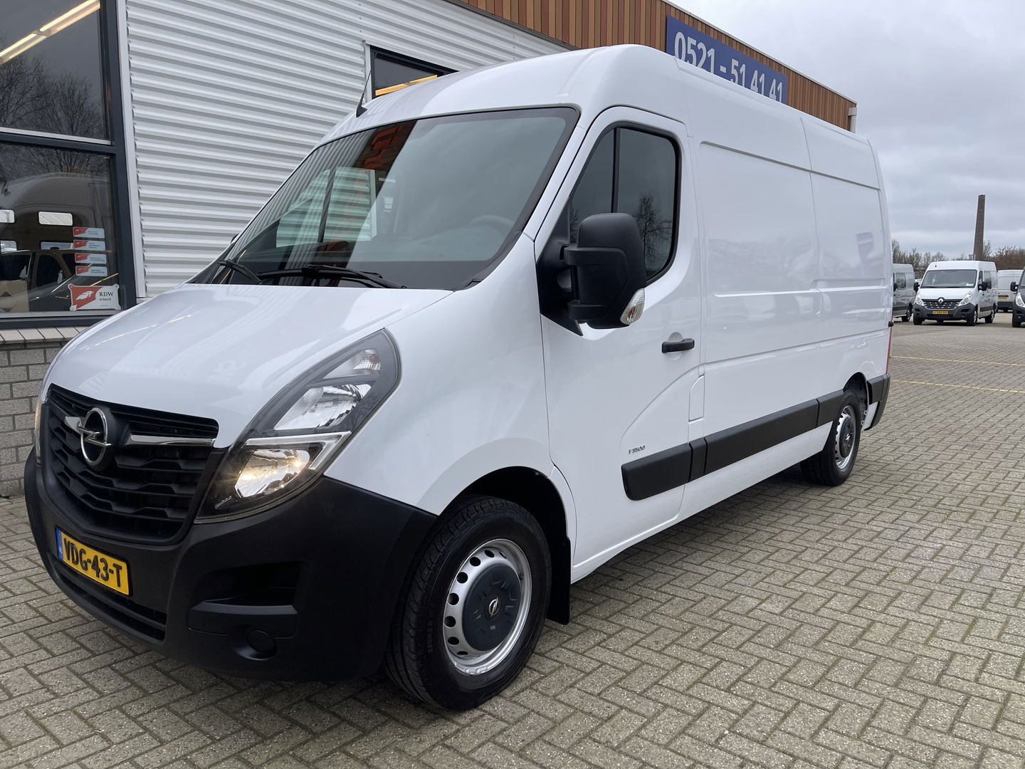 Opel Movano 2.3 Turbo 136pk L2H2 / vaste prijs rijklaar € 14.950 ex btw / euro 6 / bpm vrij / trekhaak 2500 kg / pdc achter / airco / cruise control / bijrijdersbank