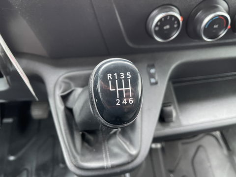 Opel Movano 2.3 Turbo 136pk L2H2 / vaste prijs rijklaar € 14.950 ex btw / euro 6 / bpm vrij / trekhaak 2500 kg / pdc achter / airco / cruise control / bijrijdersbank