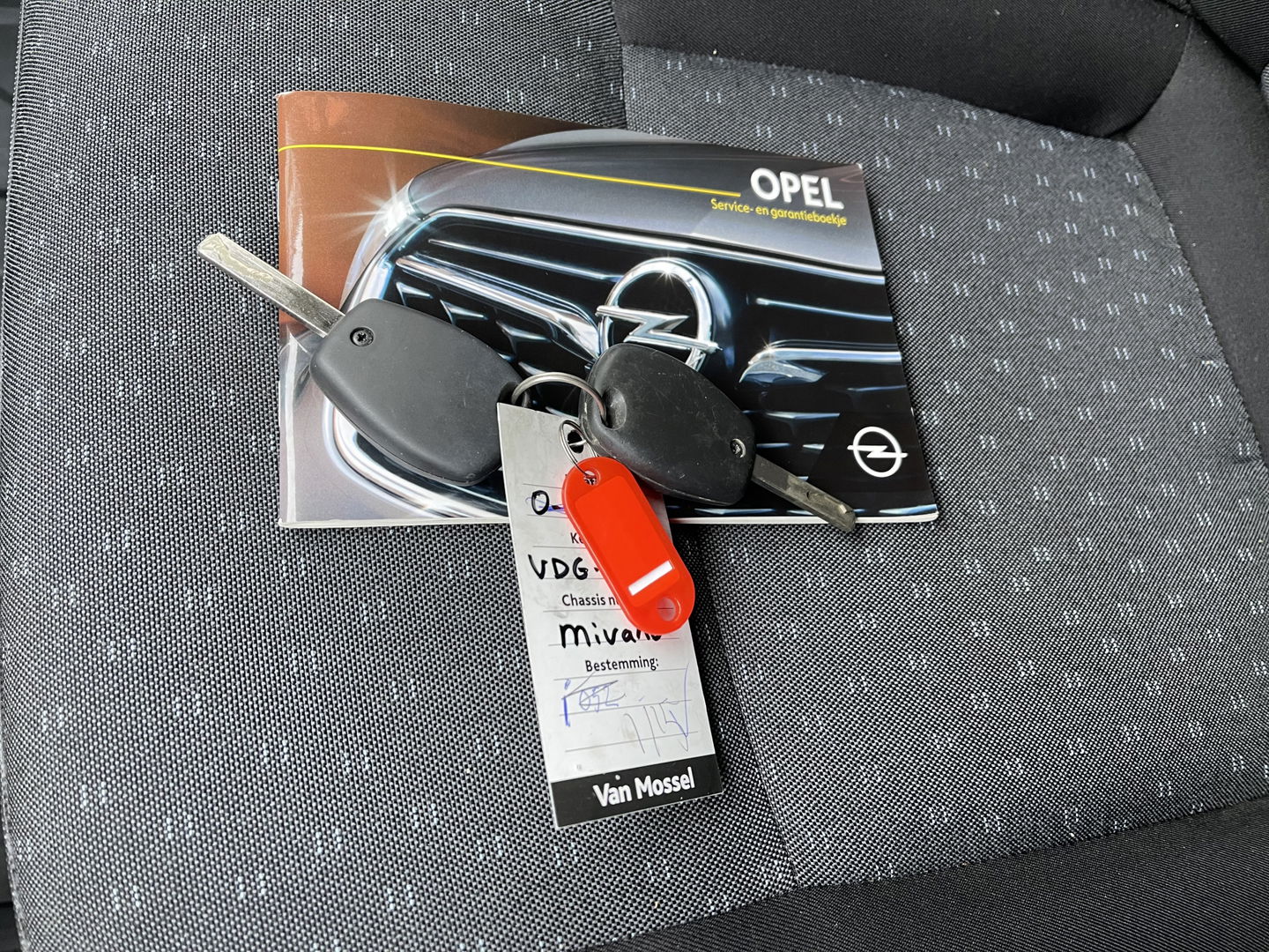 Opel Movano 2.3 Turbo 136pk L2H2 / vaste prijs rijklaar € 14.950 ex btw / euro 6 / bpm vrij / trekhaak 2500 kg / pdc achter / airco / cruise control / bijrijdersbank