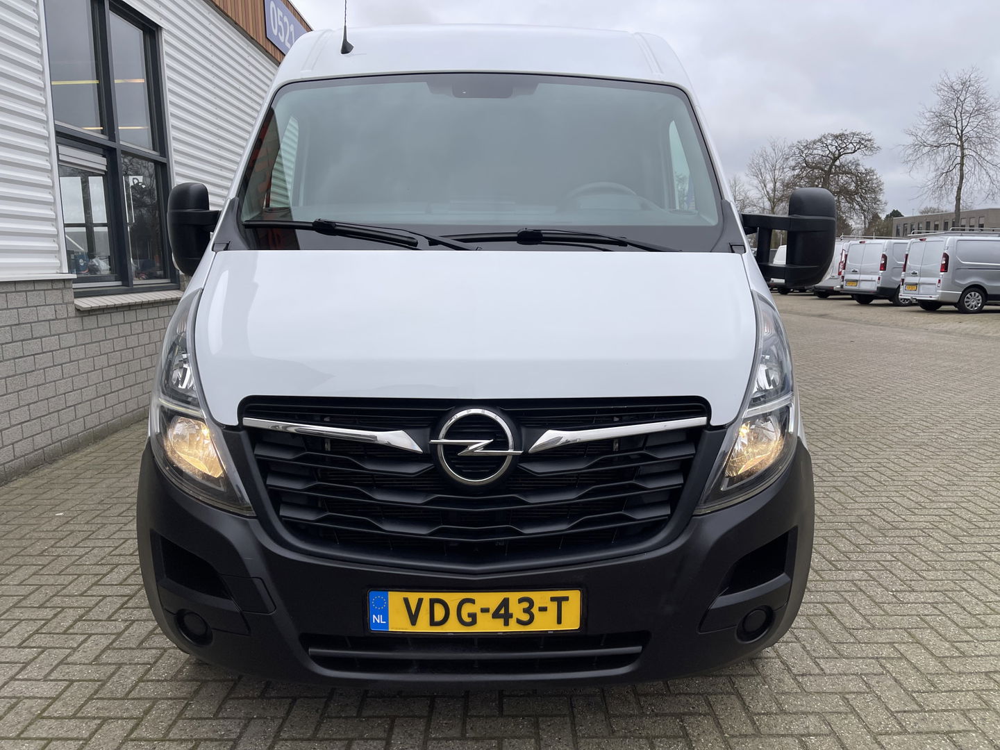 Opel Movano 2.3 Turbo 136pk L2H2 / vaste prijs rijklaar € 14.950 ex btw / euro 6 / bpm vrij / trekhaak 2500 kg / pdc achter / airco / cruise control / bijrijdersbank