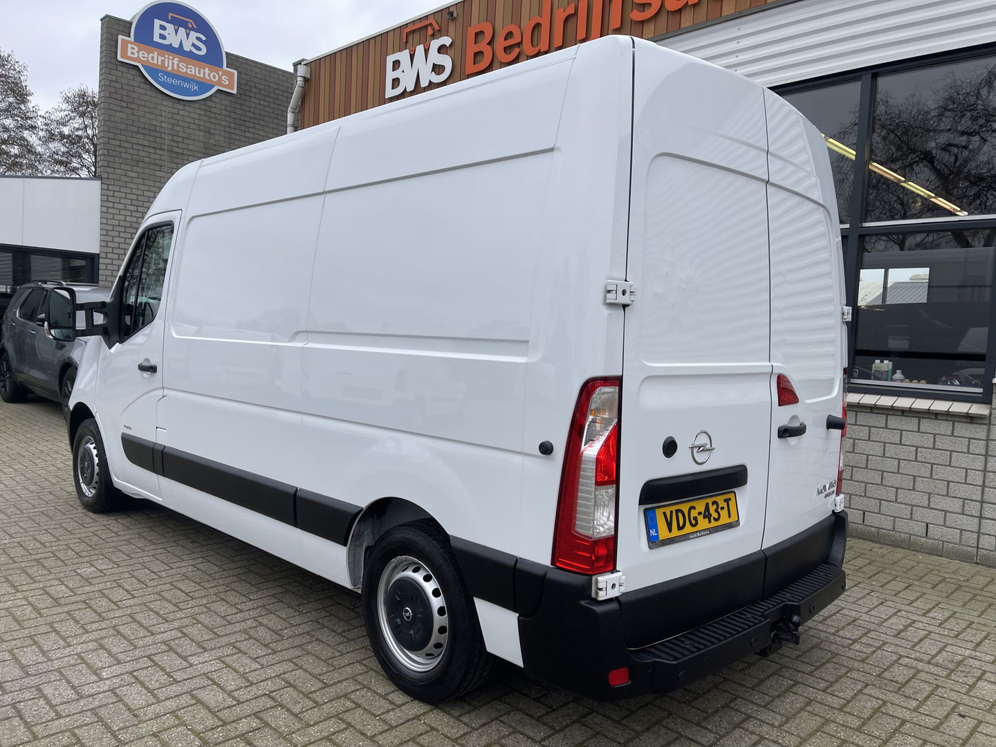 Opel Movano 2.3 Turbo 136pk L2H2 / vaste prijs rijklaar € 14.950 ex btw / euro 6 / bpm vrij / trekhaak 2500 kg / pdc achter / airco / cruise control / bijrijdersbank