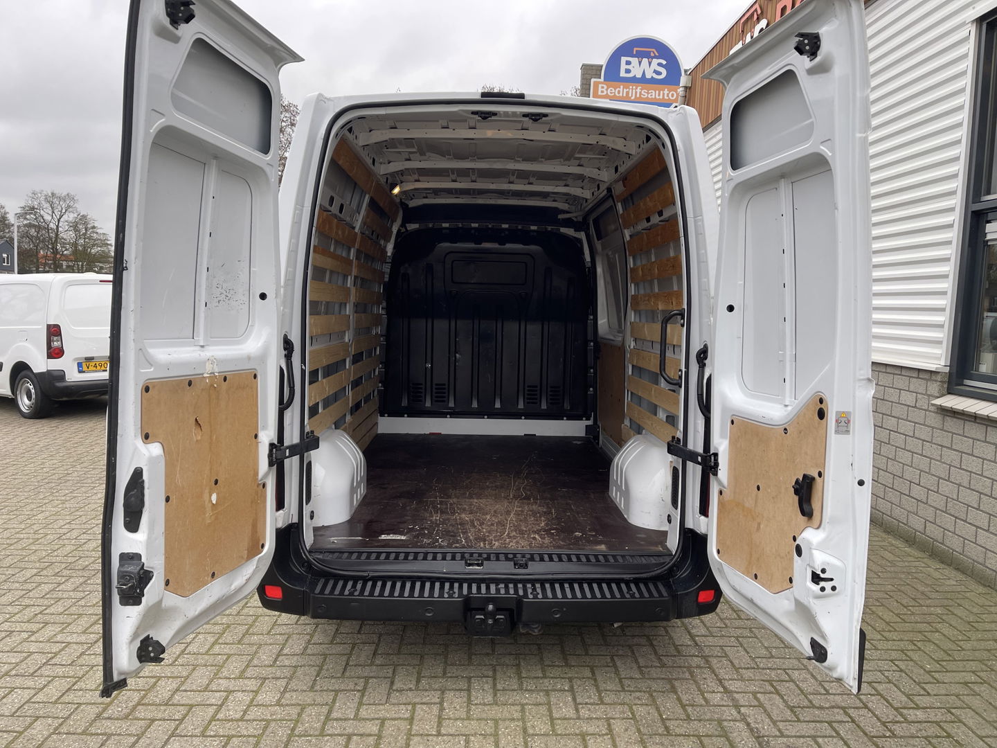 Opel Movano 2.3 Turbo 136pk L2H2 / vaste prijs rijklaar € 14.950 ex btw / euro 6 / bpm vrij / trekhaak 2500 kg / pdc achter / airco / cruise control / bijrijdersbank