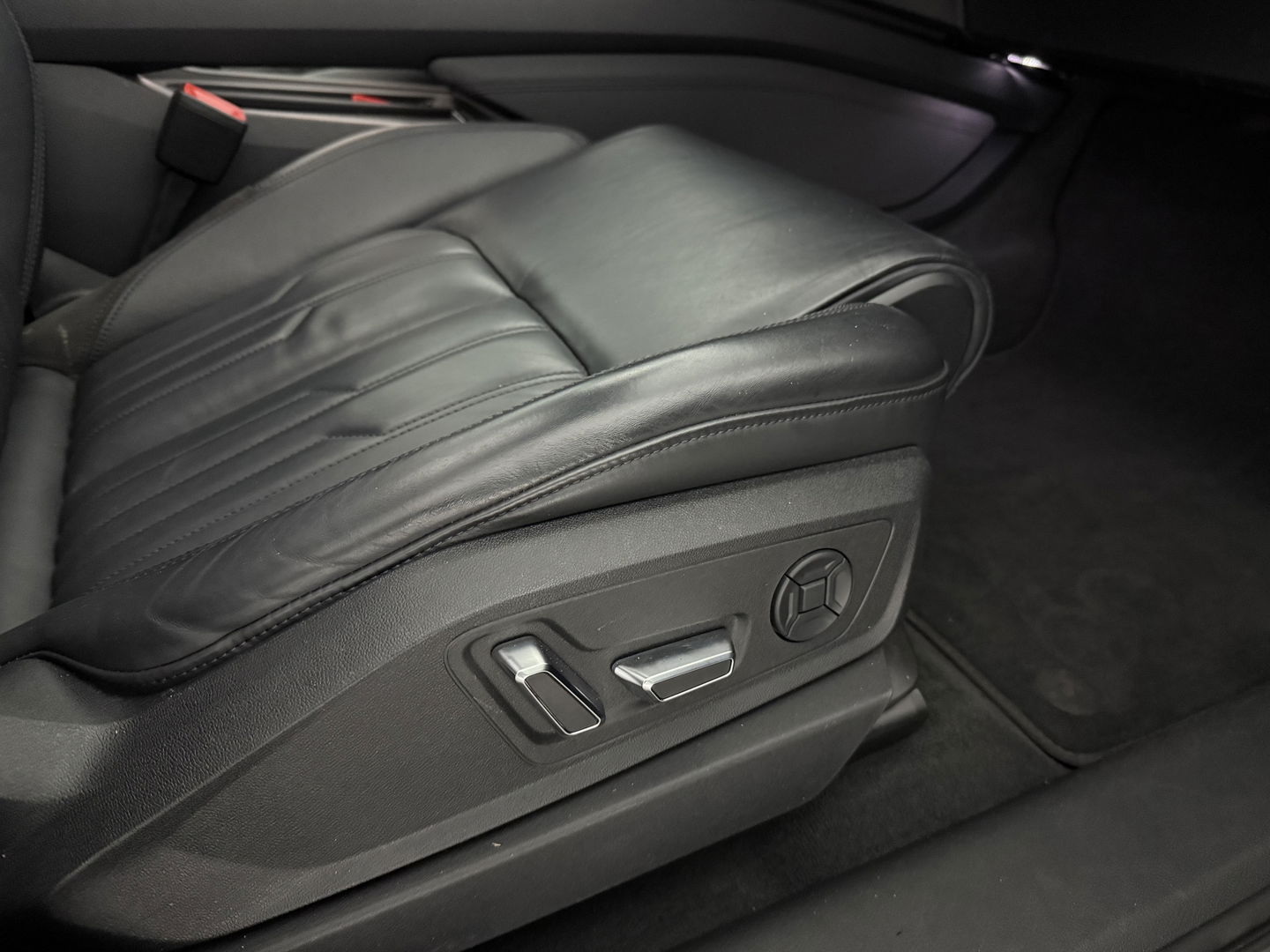 Audi e-tron 50 Quattro Launch edition 71 kWh | SOH 94% | Snelladen | Pano | Sfeer | Memory | Virtual | 360° | Adap.Cruise | Keyless | Carplay