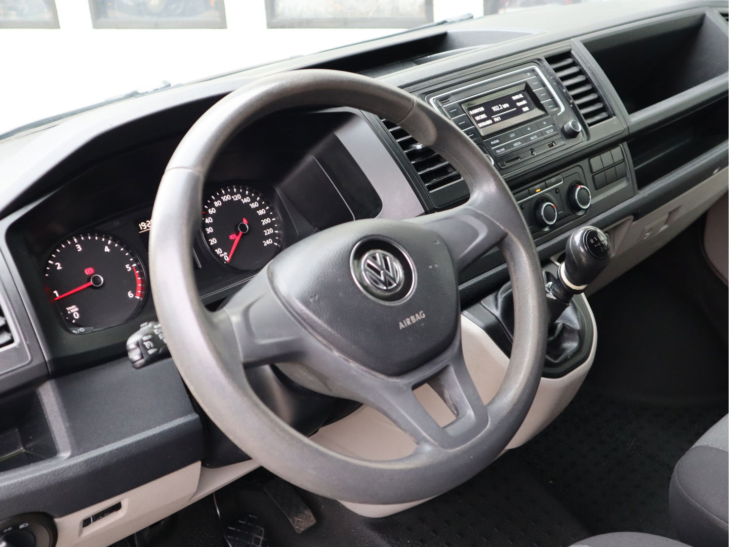 Volkswagen Transporter 2.0 TDI 102pk Euro 6 - Cruise - Trekhaak - Airco