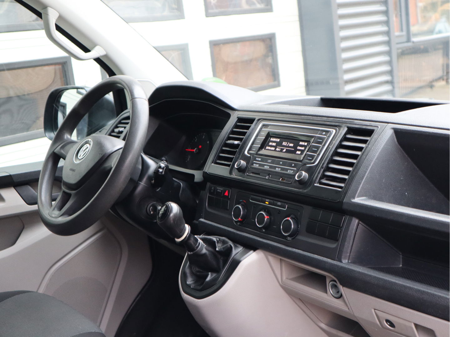 Volkswagen Transporter 2.0 TDI 102pk Euro 6 - Cruise - Trekhaak - Airco