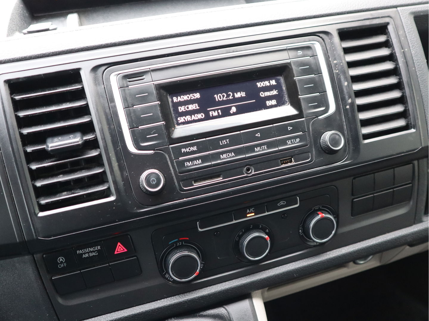 Volkswagen Transporter 2.0 TDI 102pk Euro 6 - Cruise - Trekhaak - Airco