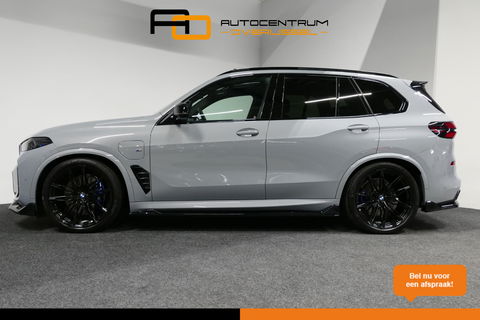 BMW X5 xDrive50e / Orig. Nederlands / Maxton Design Bodykit V.2 / Skylounge Panoramadak / Stoelkoeling & -verwarming / Elektr. verstelbare voorstoelen + memory / Carbon Interieurdelen / Harman Kardon Surround Sound / Ambienteverlichting / Softclose / HUD BMW Pro