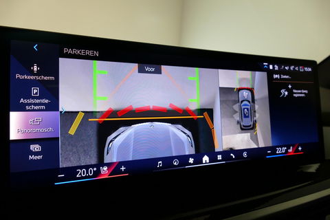 BMW X5 xDrive50e / Orig. Nederlands / Maxton Design Bodykit V.2 / Skylounge Panoramadak / Stoelkoeling & -verwarming / Elektr. verstelbare voorstoelen + memory / Carbon Interieurdelen / Harman Kardon Surround Sound / Ambienteverlichting / Softclose / HUD BMW Pro