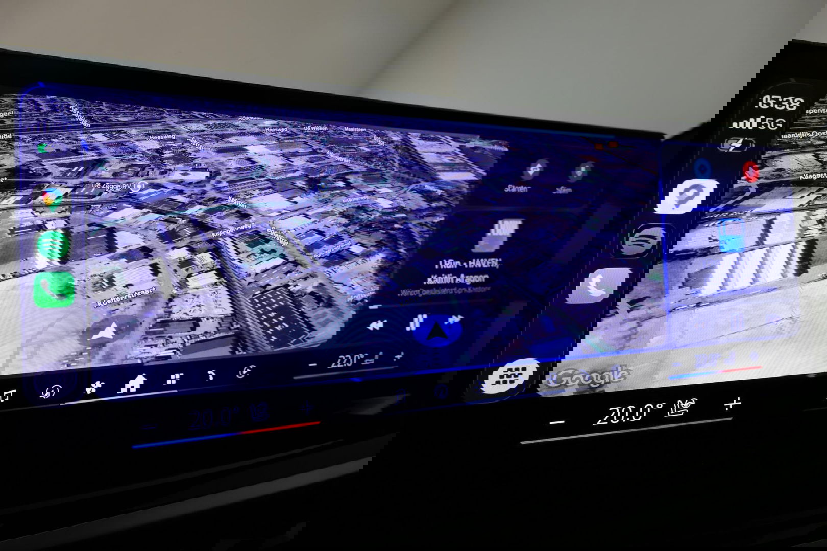 BMW X5 xDrive50e / Orig. Nederlands / Maxton Design Bodykit V.2 / Skylounge Panoramadak / Stoelkoeling & -verwarming / Elektr. verstelbare voorstoelen + memory / Carbon Interieurdelen / Harman Kardon Surround Sound / Ambienteverlichting / Softclose / HUD BMW Pro