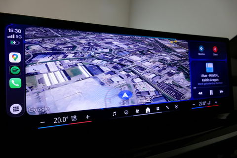 BMW X5 xDrive50e / Orig. Nederlands / Maxton Design Bodykit V.2 / Skylounge Panoramadak / Stoelkoeling & -verwarming / Elektr. verstelbare voorstoelen + memory / Carbon Interieurdelen / Harman Kardon Surround Sound / Ambienteverlichting / Softclose / HUD BMW Pro