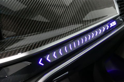 BMW X5 xDrive50e / Orig. Nederlands / Maxton Design Bodykit V.2 / Skylounge Panoramadak / Stoelkoeling & -verwarming / Elektr. verstelbare voorstoelen + memory / Carbon Interieurdelen / Harman Kardon Surround Sound / Ambienteverlichting / Softclose / HUD BMW Pro