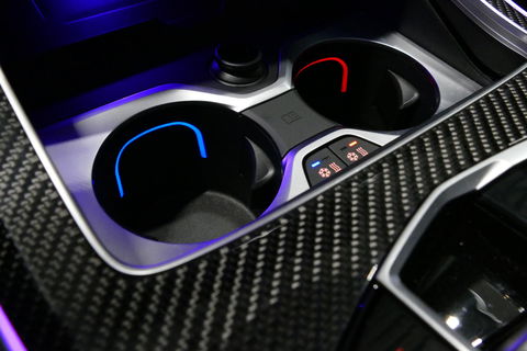 BMW X5 xDrive50e / Orig. Nederlands / Maxton Design Bodykit V.2 / Skylounge Panoramadak / Stoelkoeling & -verwarming / Elektr. verstelbare voorstoelen + memory / Carbon Interieurdelen / Harman Kardon Surround Sound / Ambienteverlichting / Softclose / HUD BMW Pro