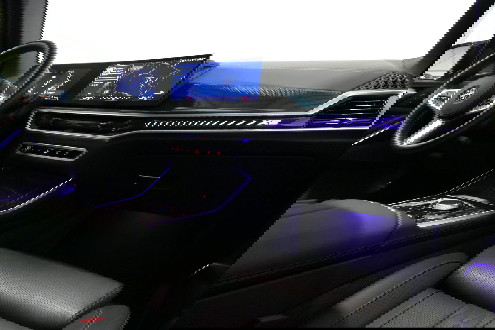 BMW X5 xDrive50e / Orig. Nederlands / Maxton Design Bodykit V.2 / Skylounge Panoramadak / Stoelkoeling & -verwarming / Elektr. verstelbare voorstoelen + memory / Carbon Interieurdelen / Harman Kardon Surround Sound / Ambienteverlichting / Softclose / HUD BMW Pro