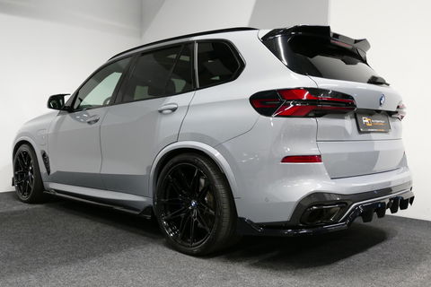 BMW X5 xDrive50e / Orig. Nederlands / Maxton Design Bodykit V.2 / Skylounge Panoramadak / Stoelkoeling & -verwarming / Elektr. verstelbare voorstoelen + memory / Carbon Interieurdelen / Harman Kardon Surround Sound / Ambienteverlichting / Softclose / HUD BMW Pro