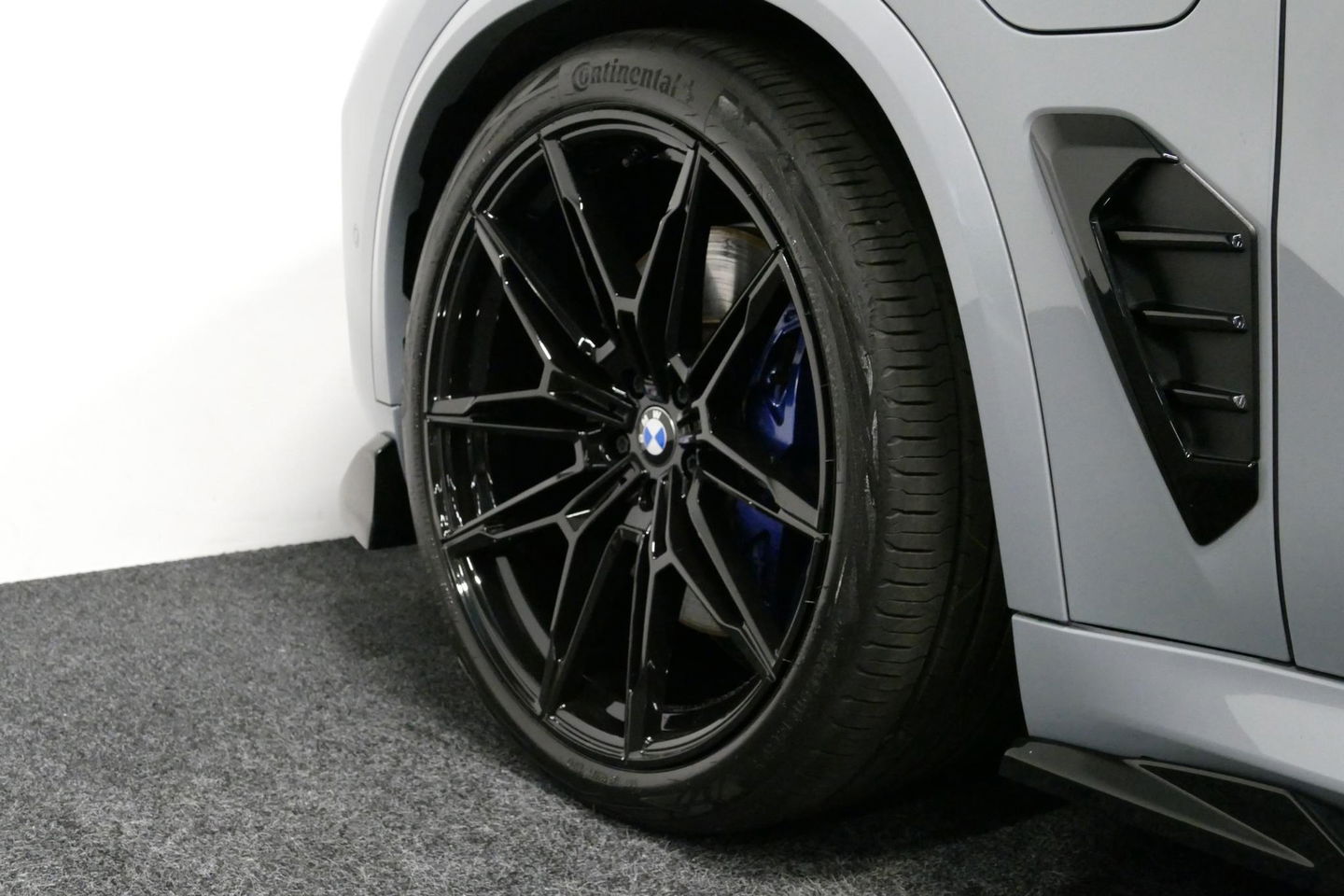 BMW X5 xDrive50e / Orig. Nederlands / Maxton Design Bodykit V.2 / Skylounge Panoramadak / Stoelkoeling & -verwarming / Elektr. verstelbare voorstoelen + memory / Carbon Interieurdelen / Harman Kardon Surround Sound / Ambienteverlichting / Softclose / HUD BMW Pro