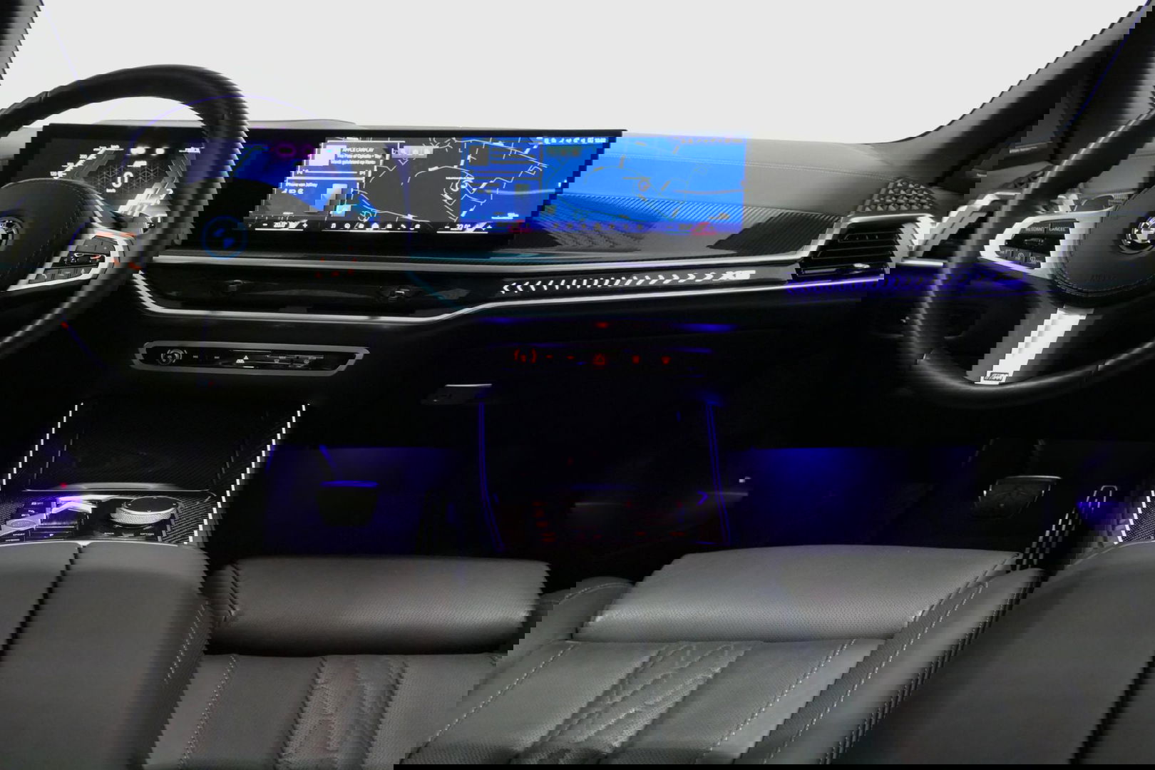 BMW X5 xDrive50e / Orig. Nederlands / Maxton Design Bodykit V.2 / Skylounge Panoramadak / Stoelkoeling & -verwarming / Elektr. verstelbare voorstoelen + memory / Carbon Interieurdelen / Harman Kardon Surround Sound / Ambienteverlichting / Softclose / HUD BMW Pro