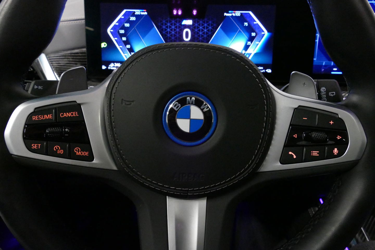 BMW X5 xDrive50e / Orig. Nederlands / Maxton Design Bodykit V.2 / Skylounge Panoramadak / Stoelkoeling & -verwarming / Elektr. verstelbare voorstoelen + memory / Carbon Interieurdelen / Harman Kardon Surround Sound / Ambienteverlichting / Softclose / HUD BMW Pro