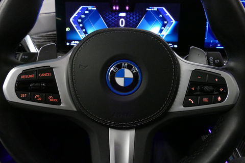 BMW X5 xDrive50e / Orig. Nederlands / Maxton Design Bodykit V.2 / Skylounge Panoramadak / Stoelkoeling & -verwarming / Elektr. verstelbare voorstoelen + memory / Carbon Interieurdelen / Harman Kardon Surround Sound / Ambienteverlichting / Softclose / HUD BMW Pro