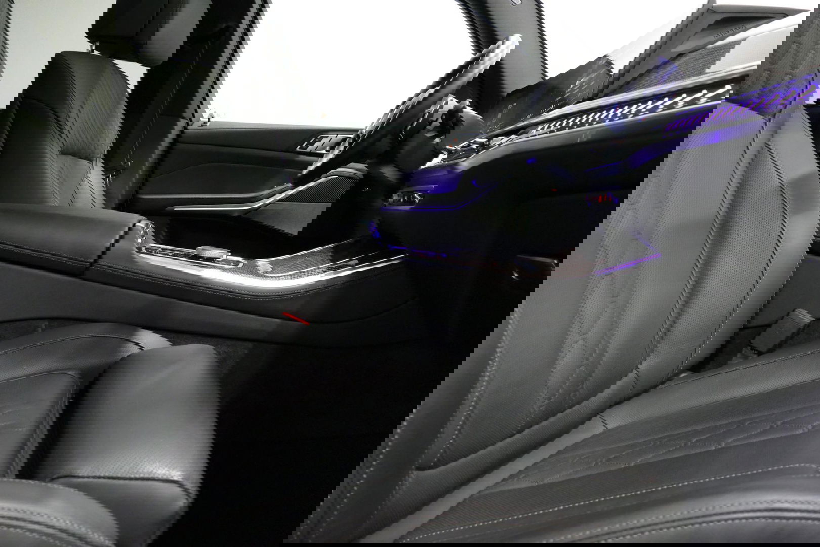 BMW X5 xDrive50e / Orig. Nederlands / Maxton Design Bodykit V.2 / Skylounge Panoramadak / Stoelkoeling & -verwarming / Elektr. verstelbare voorstoelen + memory / Carbon Interieurdelen / Harman Kardon Surround Sound / Ambienteverlichting / Softclose / HUD BMW Pro