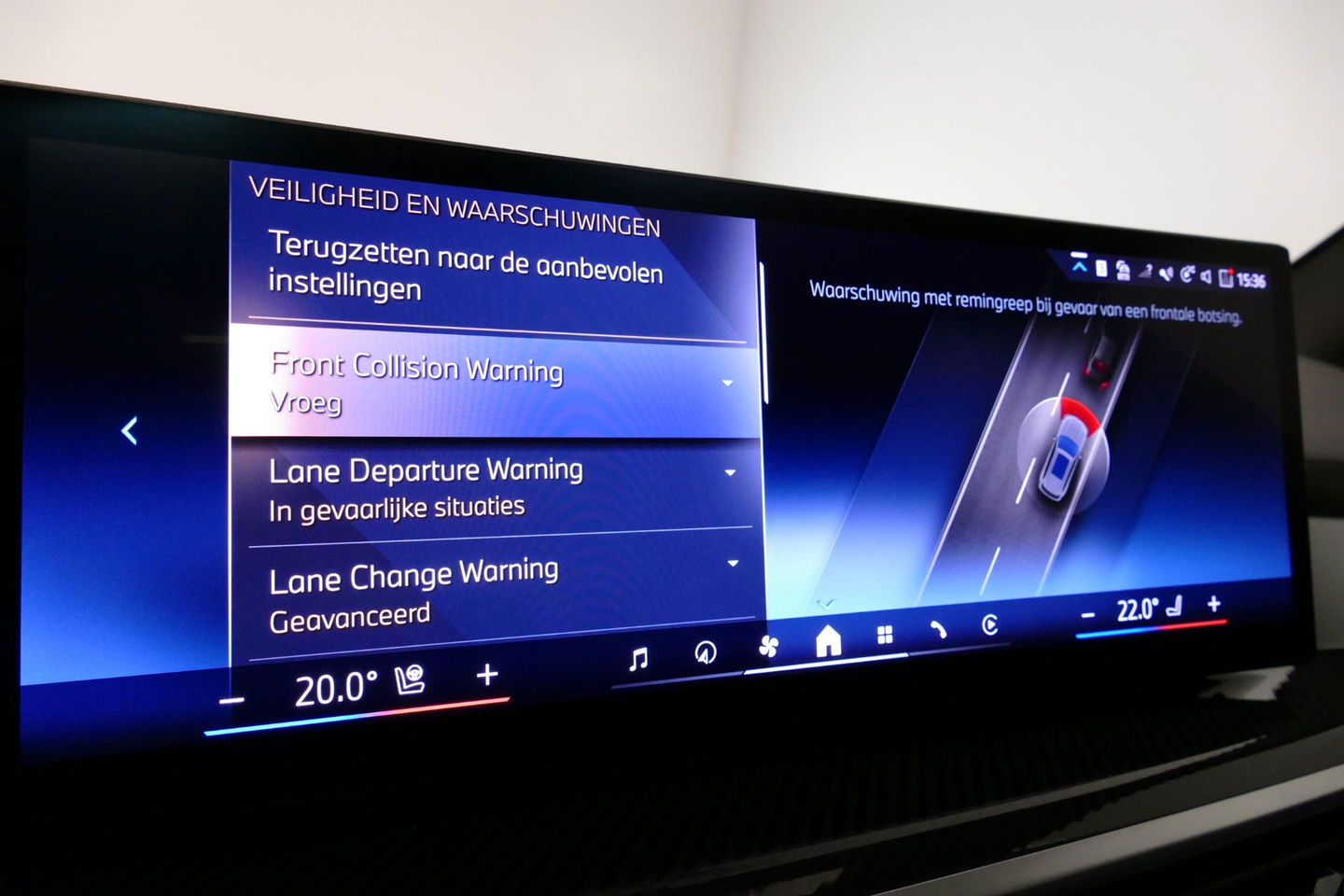 BMW X5 xDrive50e / Orig. Nederlands / Maxton Design Bodykit V.2 / Skylounge Panoramadak / Stoelkoeling & -verwarming / Elektr. verstelbare voorstoelen + memory / Carbon Interieurdelen / Harman Kardon Surround Sound / Ambienteverlichting / Softclose / HUD BMW Pro