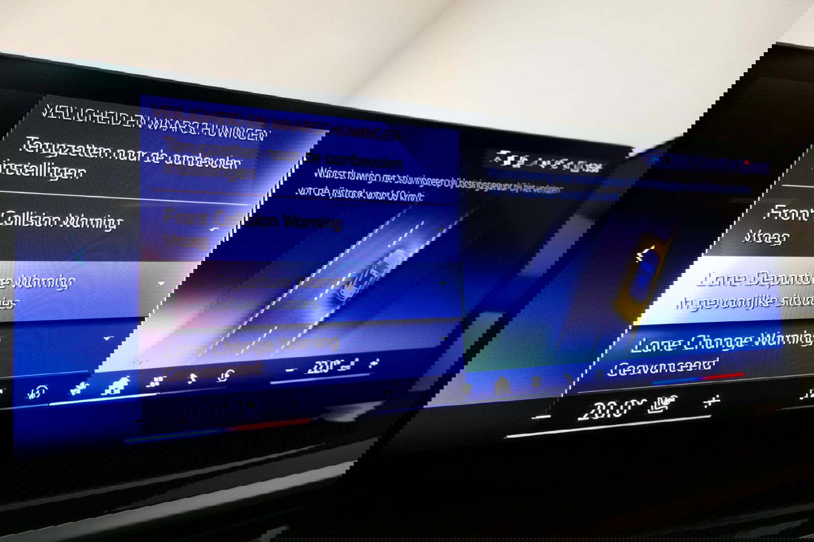 BMW X5 xDrive50e / Orig. Nederlands / Maxton Design Bodykit V.2 / Skylounge Panoramadak / Stoelkoeling & -verwarming / Elektr. verstelbare voorstoelen + memory / Carbon Interieurdelen / Harman Kardon Surround Sound / Ambienteverlichting / Softclose / HUD BMW Pro