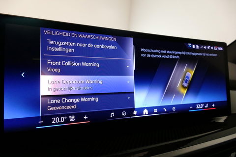 BMW X5 xDrive50e / Orig. Nederlands / Maxton Design Bodykit V.2 / Skylounge Panoramadak / Stoelkoeling & -verwarming / Elektr. verstelbare voorstoelen + memory / Carbon Interieurdelen / Harman Kardon Surround Sound / Ambienteverlichting / Softclose / HUD BMW Pro