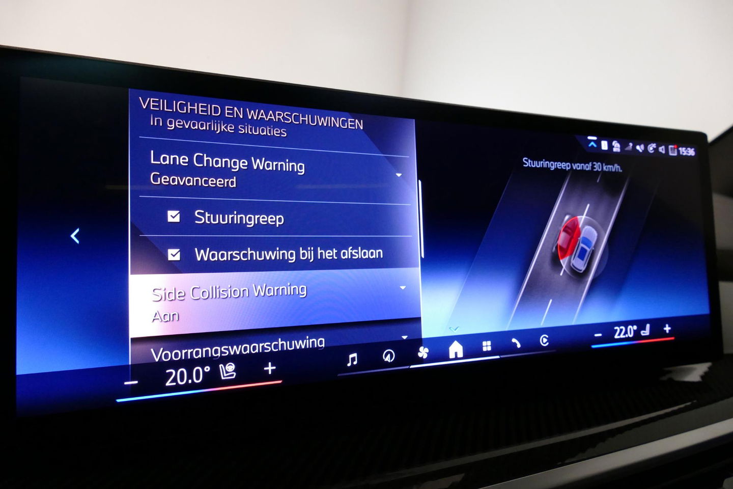 BMW X5 xDrive50e / Orig. Nederlands / Maxton Design Bodykit V.2 / Skylounge Panoramadak / Stoelkoeling & -verwarming / Elektr. verstelbare voorstoelen + memory / Carbon Interieurdelen / Harman Kardon Surround Sound / Ambienteverlichting / Softclose / HUD BMW Pro