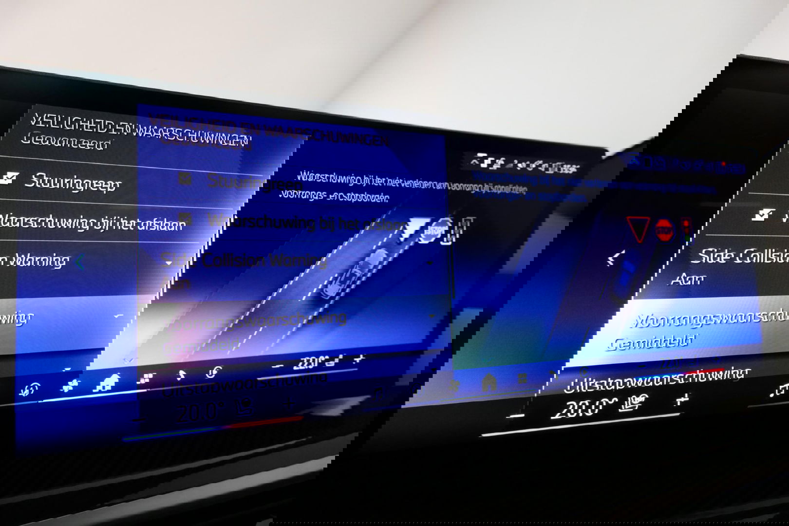 BMW X5 xDrive50e / Orig. Nederlands / Maxton Design Bodykit V.2 / Skylounge Panoramadak / Stoelkoeling & -verwarming / Elektr. verstelbare voorstoelen + memory / Carbon Interieurdelen / Harman Kardon Surround Sound / Ambienteverlichting / Softclose / HUD BMW Pro