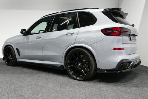 BMW X5 xDrive50e / Orig. Nederlands / Maxton Design Bodykit V.2 / Skylounge Panoramadak / Stoelkoeling & -verwarming / Elektr. verstelbare voorstoelen + memory / Carbon Interieurdelen / Harman Kardon Surround Sound / Ambienteverlichting / Softclose / HUD BMW Pro