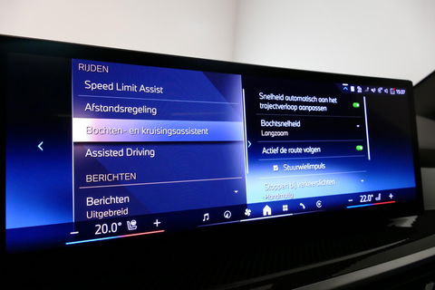 BMW X5 xDrive50e / Orig. Nederlands / Maxton Design Bodykit V.2 / Skylounge Panoramadak / Stoelkoeling & -verwarming / Elektr. verstelbare voorstoelen + memory / Carbon Interieurdelen / Harman Kardon Surround Sound / Ambienteverlichting / Softclose / HUD BMW Pro