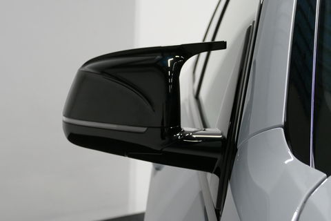 BMW X5 xDrive50e / Orig. Nederlands / Maxton Design Bodykit V.2 / Skylounge Panoramadak / Stoelkoeling & -verwarming / Elektr. verstelbare voorstoelen + memory / Carbon Interieurdelen / Harman Kardon Surround Sound / Ambienteverlichting / Softclose / HUD BMW Pro