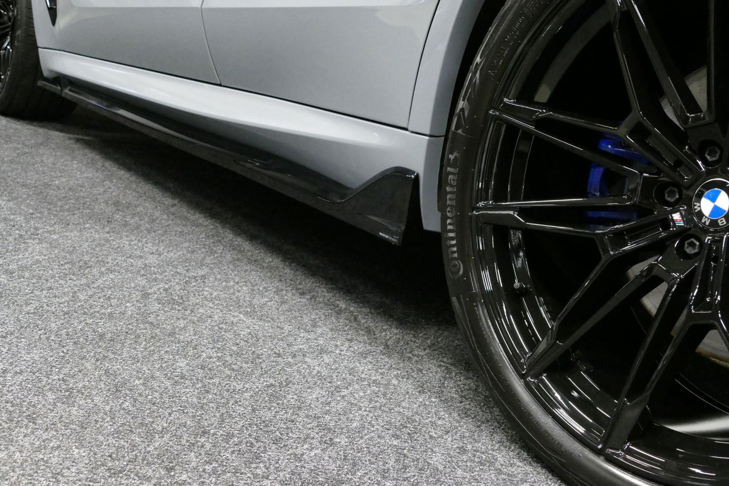 BMW X5 xDrive50e / Orig. Nederlands / Maxton Design Bodykit V.2 / Skylounge Panoramadak / Stoelkoeling & -verwarming / Elektr. verstelbare voorstoelen + memory / Carbon Interieurdelen / Harman Kardon Surround Sound / Ambienteverlichting / Softclose / HUD BMW Pro