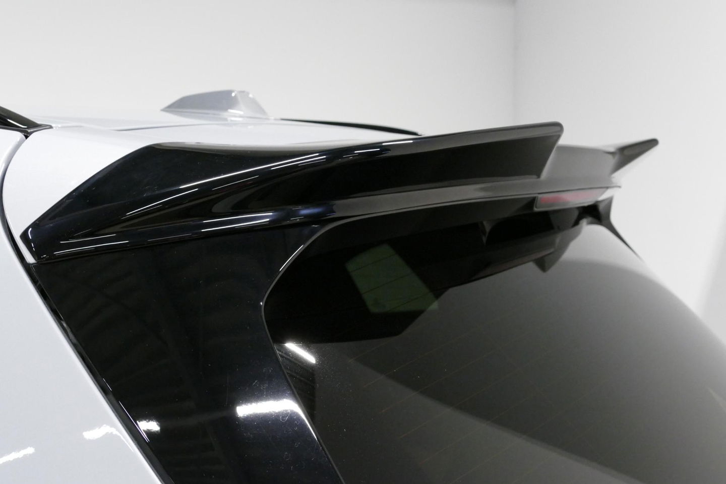 BMW X5 xDrive50e / Orig. Nederlands / Maxton Design Bodykit V.2 / Skylounge Panoramadak / Stoelkoeling & -verwarming / Elektr. verstelbare voorstoelen + memory / Carbon Interieurdelen / Harman Kardon Surround Sound / Ambienteverlichting / Softclose / HUD BMW Pro