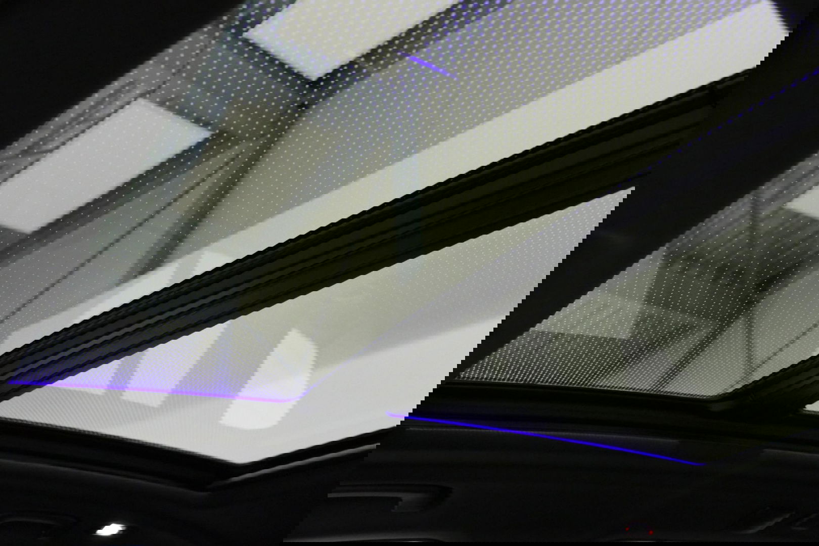 BMW X5 xDrive50e / Orig. Nederlands / Maxton Design Bodykit V.2 / Skylounge Panoramadak / Stoelkoeling & -verwarming / Elektr. verstelbare voorstoelen + memory / Carbon Interieurdelen / Harman Kardon Surround Sound / Ambienteverlichting / Softclose / HUD BMW Pro